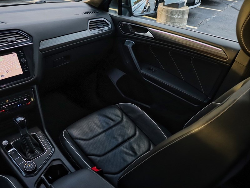 2022 Volkswagen Tiguan Highline R-Line | Sunroof | Leather | 360 Camera