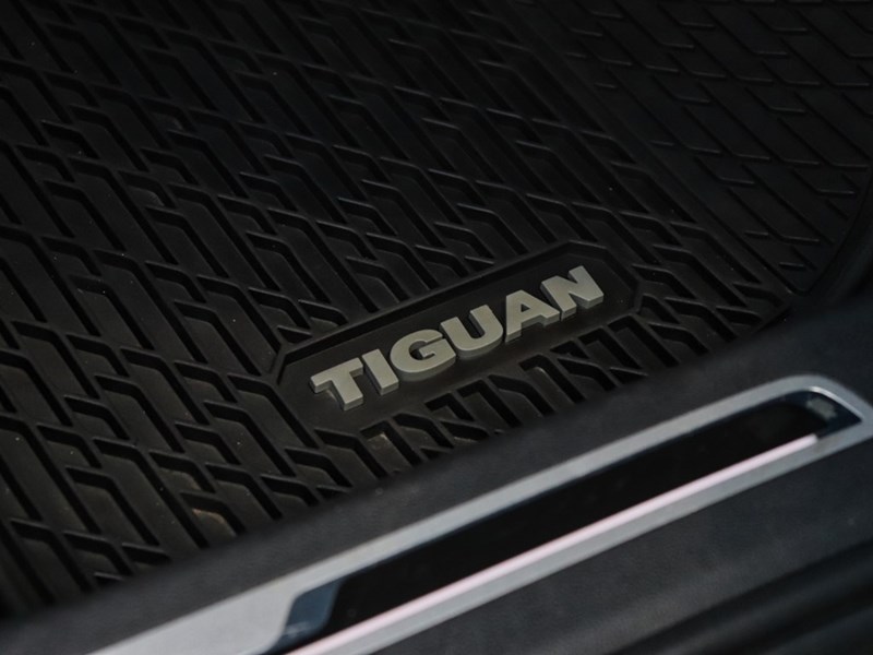 2022 Volkswagen Tiguan Highline R-Line | Sunroof | Leather | 360 Camera