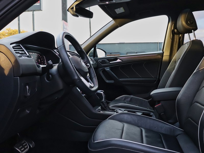 2022 Volkswagen Tiguan Highline R-Line | Sunroof | Leather | 360 Camera