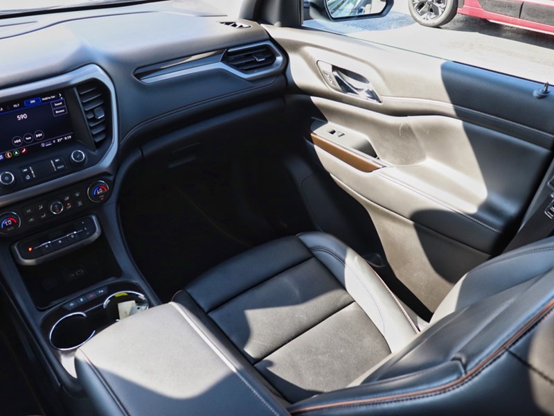 2023 GMC Acadia AT4 AWD | Power Tailgate | Heated Seats & Steering