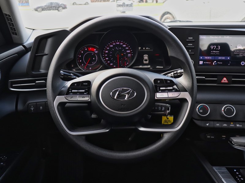 2023 Hyundai Elantra Essential | Apple Carplay | Heated Seats