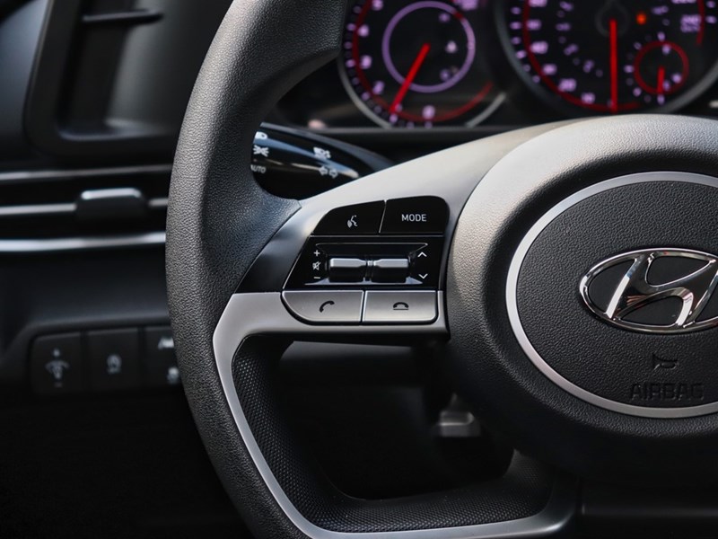 2023 Hyundai Elantra Essential | Apple Carplay | Heated Seats