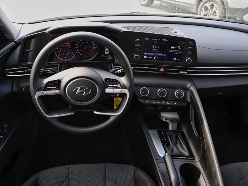 2023 Hyundai Elantra Essential | Apple Carplay | Heated Seats