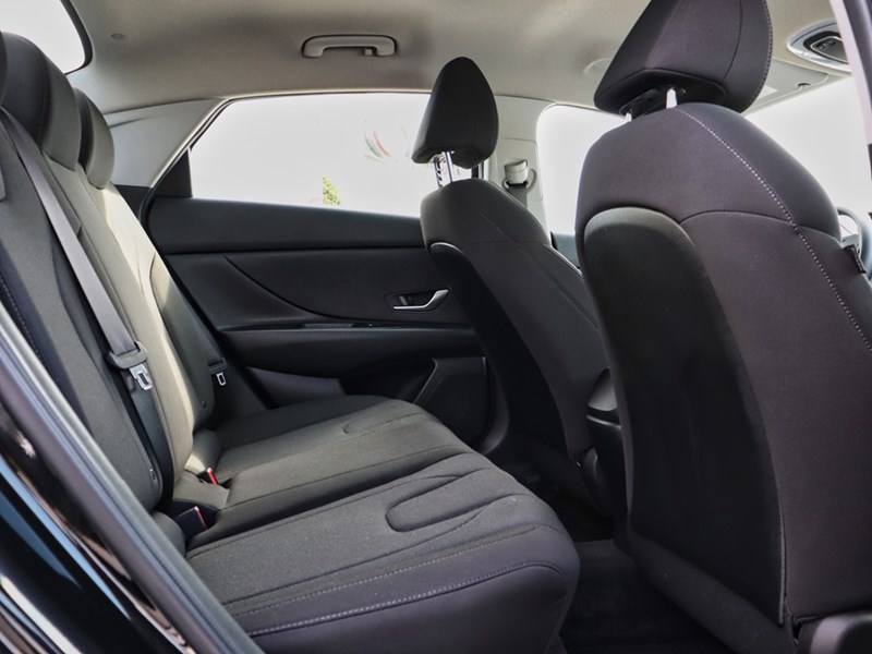 2023 Hyundai Elantra Essential | Apple Carplay | Heated Seats
