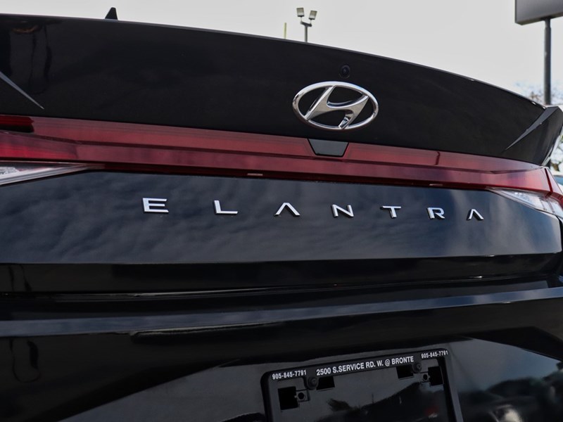 2023 Hyundai Elantra Essential | Apple Carplay | Heated Seats