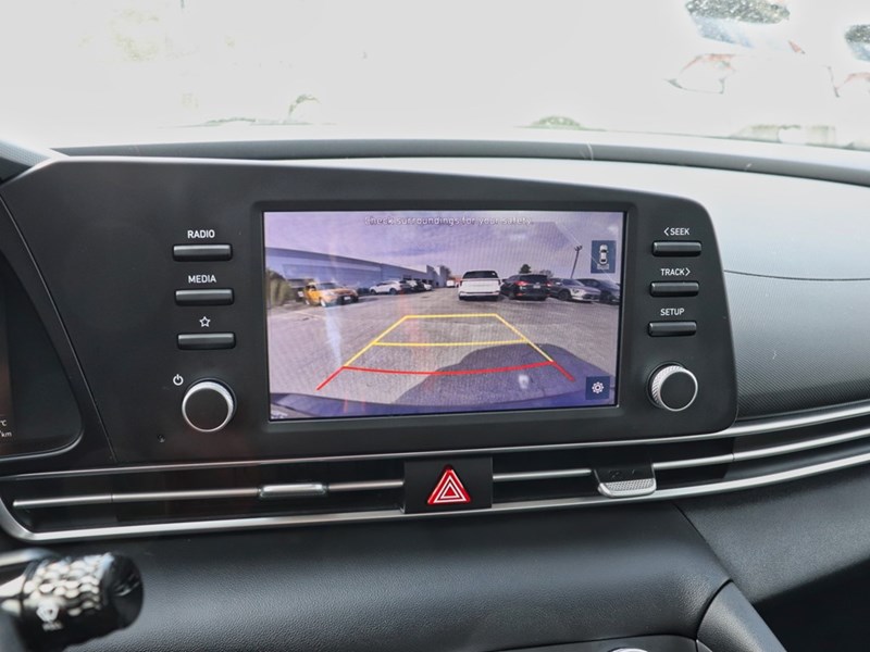 2023 Hyundai Elantra Essential | Apple Carplay | Heated Seats