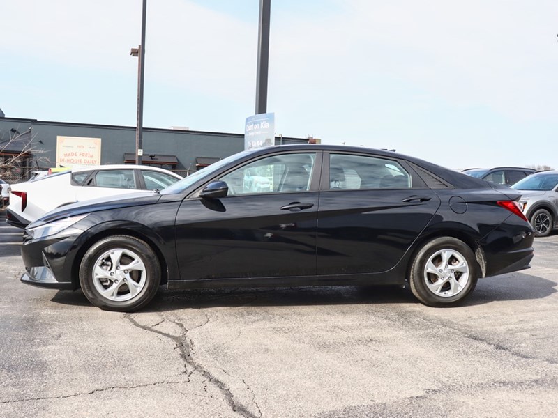 2023 Hyundai Elantra Essential | Apple Carplay | Heated Seats