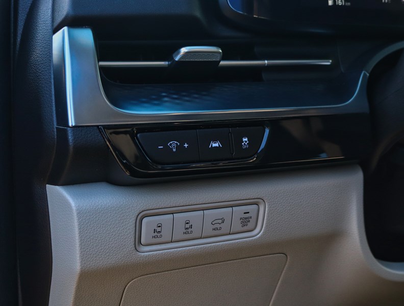 2024 Kia Carnival Sx/Dual Roof/Cooled Seats/Vip Chair