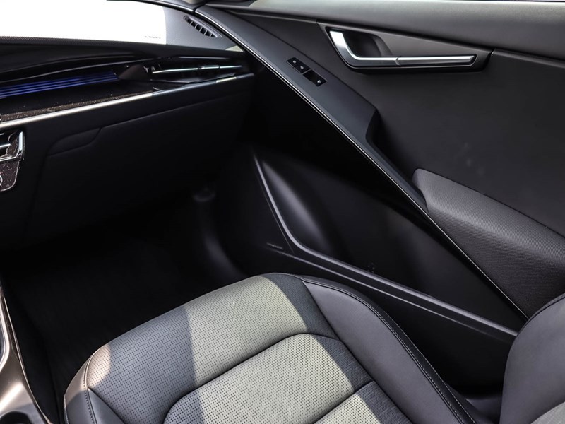 2024 Kia Niro EV Wave Demo, 1.49% Financing Available!