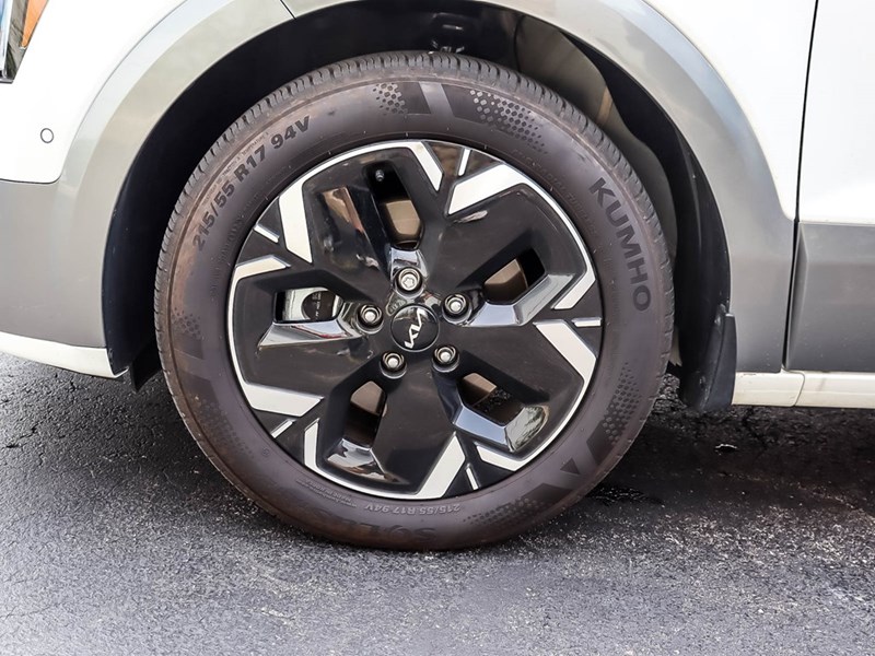 2024 Kia Niro EV Wave Demo, 1.49% Financing Available!