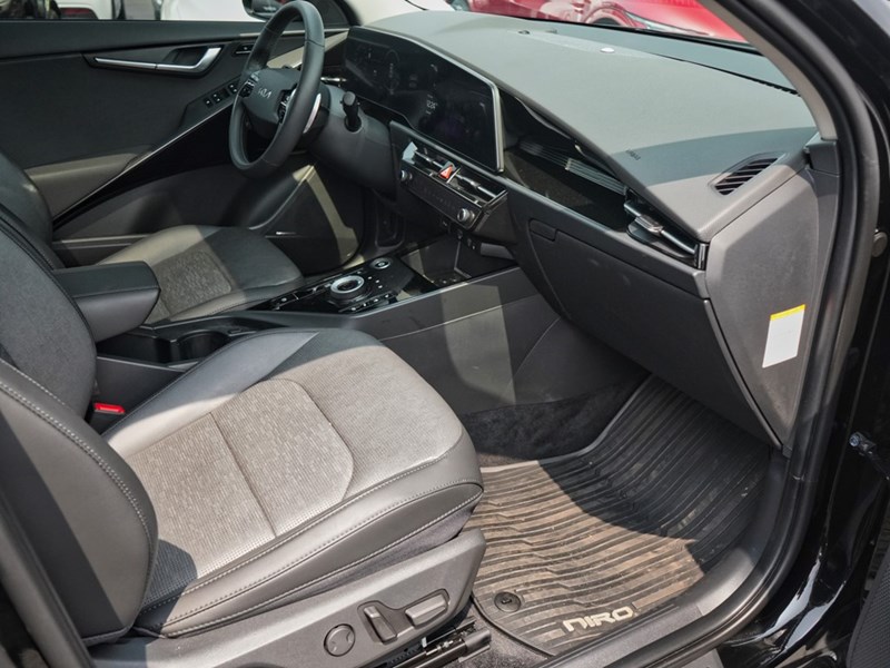 2024 Kia Niro EV Wave Demo, Financing as low as 1.49%!