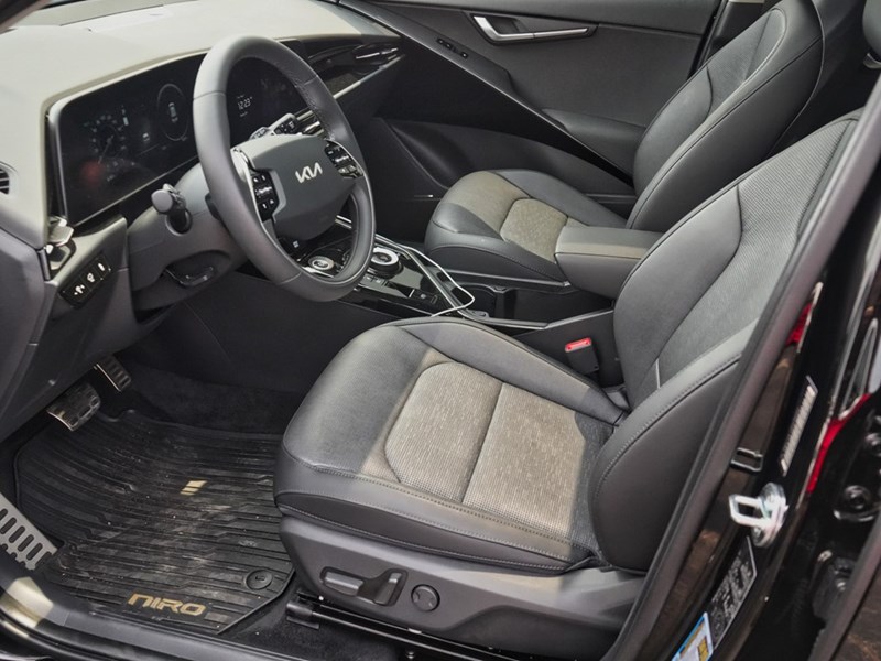 2024 Kia Niro EV Wave Demo, Financing as low as 1.49%!