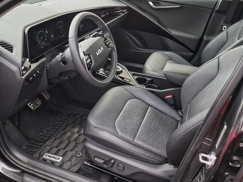 2024 Kia Niro EV Wave DEMO, FINANCE AS LOW AS 1.49%