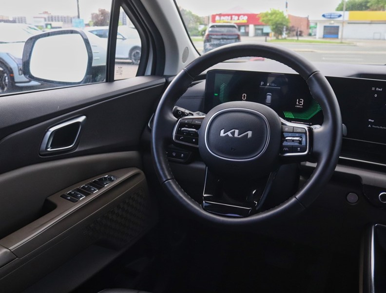 2025 Kia Carnival Hybrid 1000 Km/Tank/Best In Class 3 Row/Bought Here