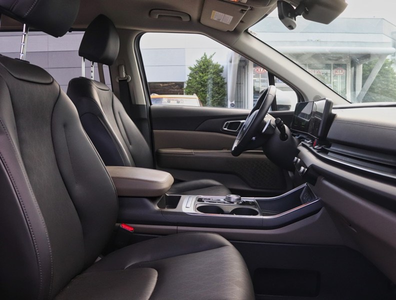 2025 Kia Carnival Hybrid 1000 Km/Tank/Best In Class 3 Row/Bought Here