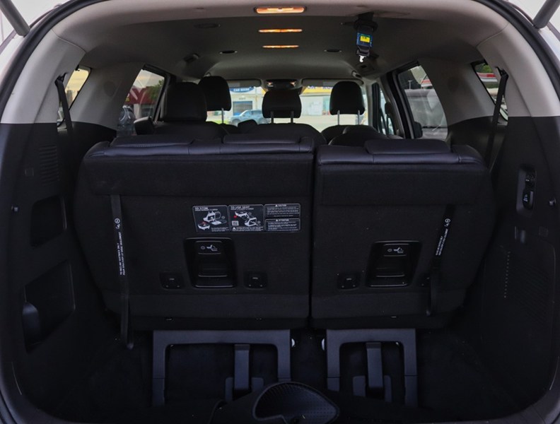 2025 Kia Carnival Hybrid 1000 Km/Tank/Best In Class 3 Row/Bought Here