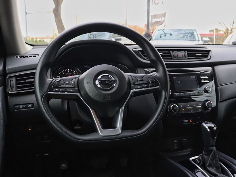 2017 NISSAN ROGUE SV