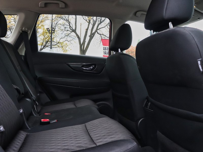 2017 NISSAN ROGUE SV