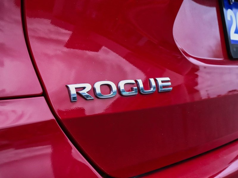 2017 NISSAN ROGUE SV