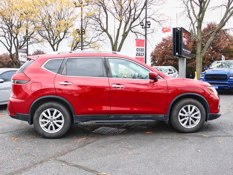 2017 NISSAN ROGUE SV