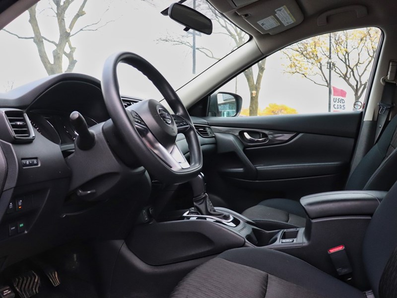 2017 NISSAN ROGUE SV