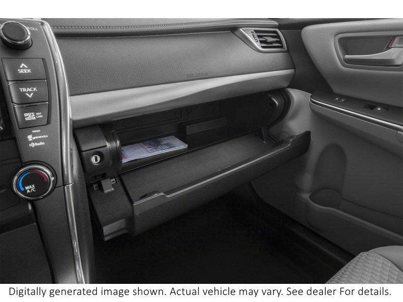 2017 Toyota Camry 4Dr Sdn I4 Auto SE Interior Shot 4