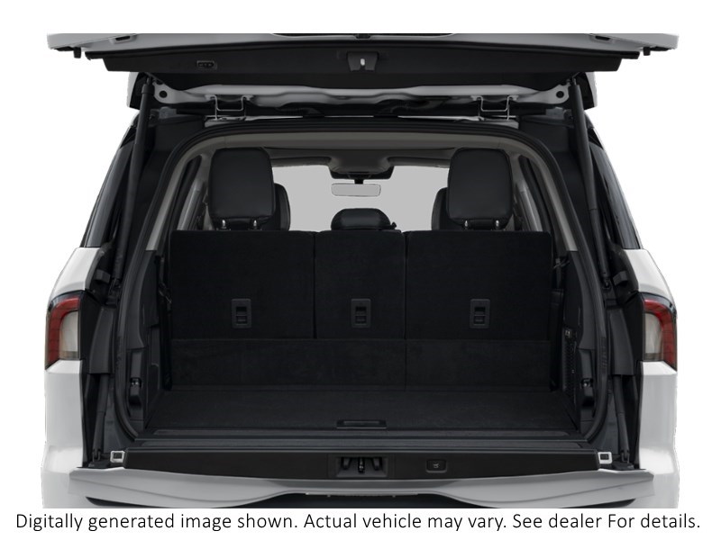 2026 Lincoln Navigator Reserve 4X4 Exterior Shot 4